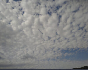 雲の種類を名前と写真付で解説｜十種雲形の特徴や記号は？ | 気象予報士のぶやんの学習帳