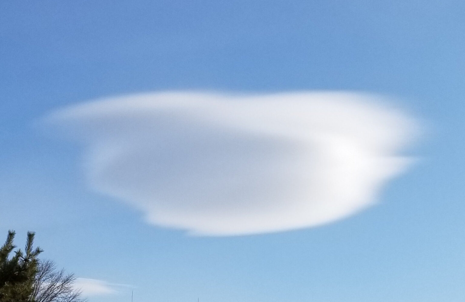 レンズ雲とはどんな雲?でき方は?解説します | 気象予報士のぶやんの学習帳